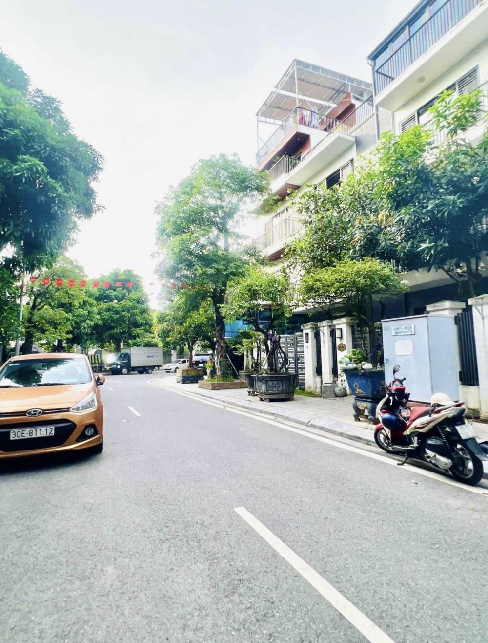 CẦN BÁN CĂN THE EDEN ROSE THANH LIỆT 140M 5 TẦNG MT8M GIÁ 37 TỶ.
