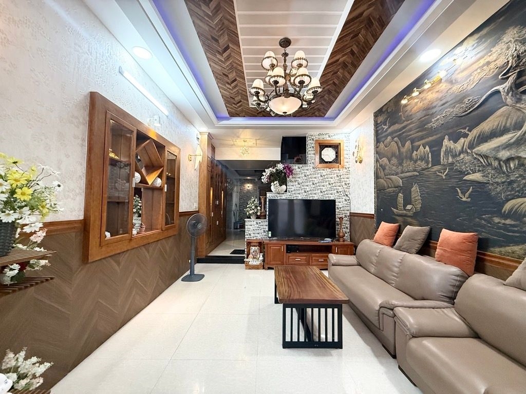 NHÀ SIÊU ĐẸP, NỘI THẤT TIỀN TỶ, 5 TẦNG, HẺM 10M, 68M2, CHỈ 8.X TỶ, QUANG TRUNG,