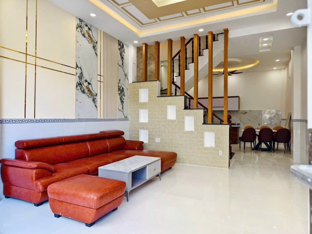 NHÀ ĐẸP 3 TẦNG, NỘI THẤT PULL, GẦN SÂN BAY, PHẠM VĂN BẠCH, SÁT MẶT TIỀN, 5X11,