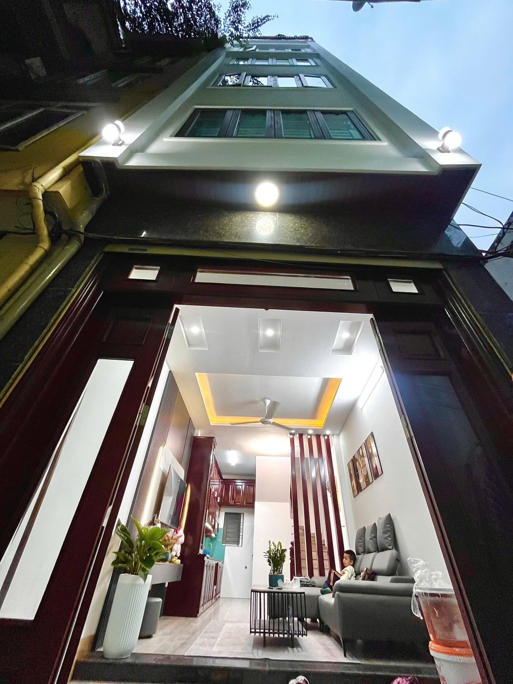 BÁN NHÀ LÔ GÓC CẦU AM 33/35M2 6 TẦNG ,FULL NỘI THẤT GIÁ 8,35 TỶ CÓ THƯƠNG LƯỢNG