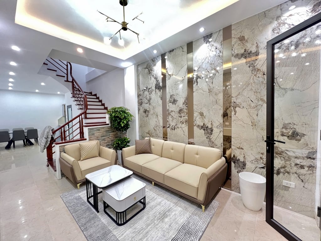 BÁN NHÀ PHỐ LỤA -VẠN PHÚC 39/42M2 4 TẦNG ,FULL NỘI THẤT .GIÁ 7,65 TỶ
